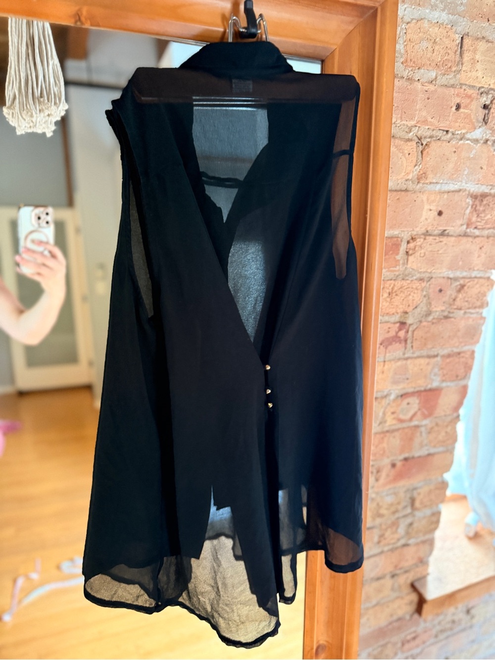 Sans Souci Black Sheer Sleeveless Button-Front Blouse - Picture 3 of 4